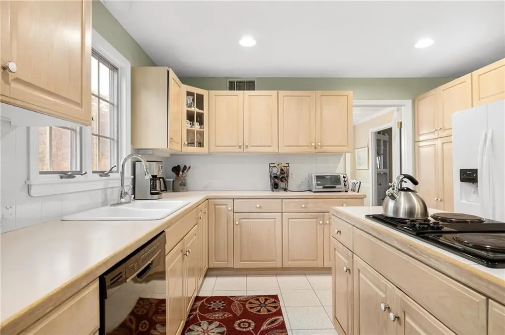 90 Signal Ridge Way East Greenwich RI 02818