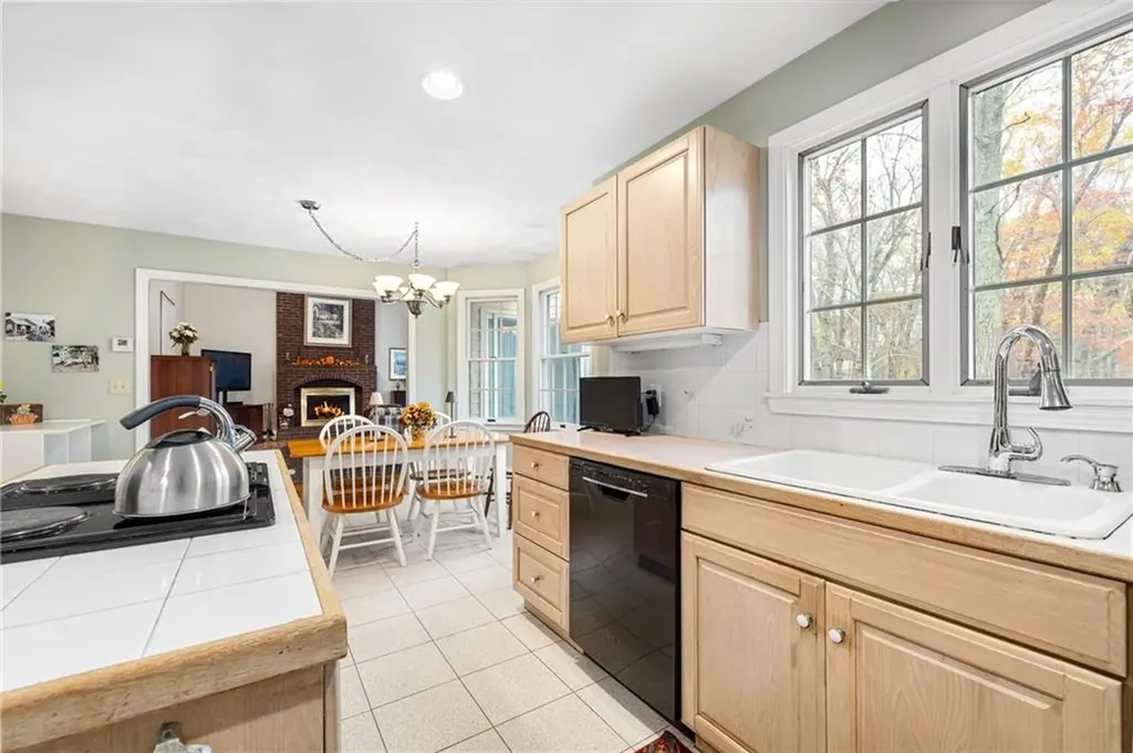 90 Signal Ridge Way East Greenwich RI 02818