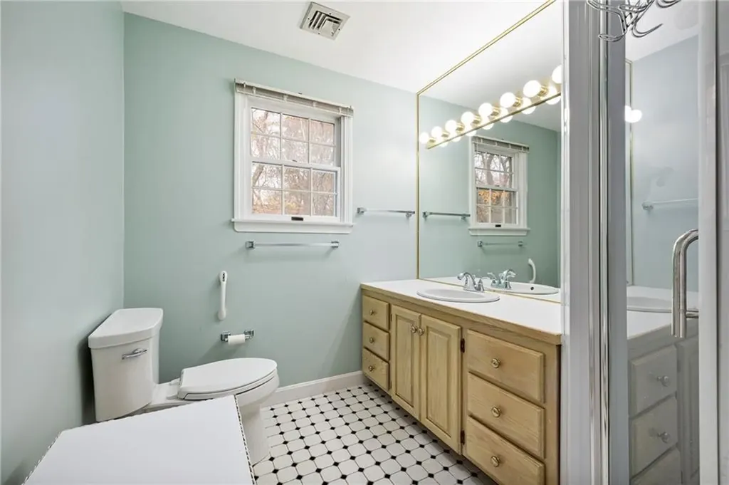 90 Signal Ridge Way East Greenwich RI 02818