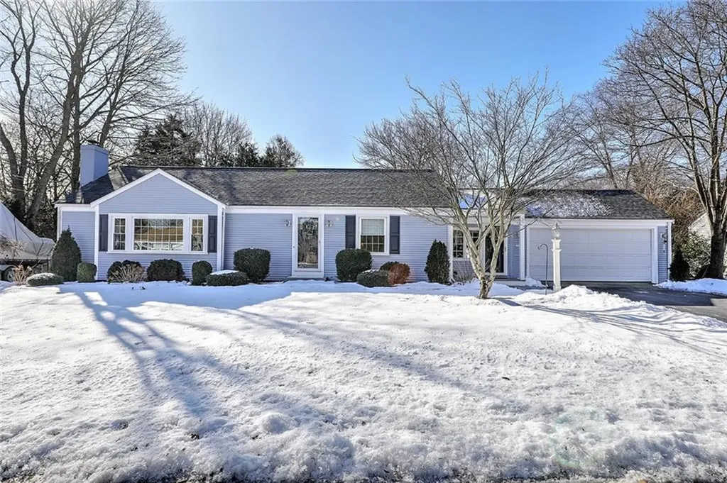 10 Manning Drive Barrington RI 02806
