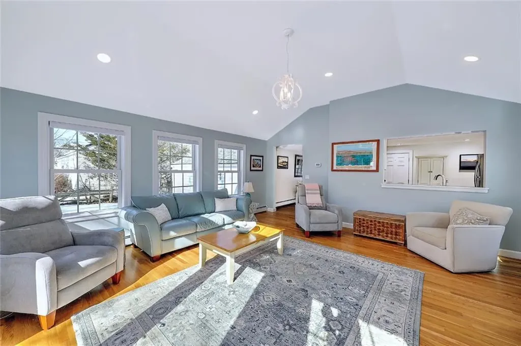 10 Manning Drive Barrington RI 02806
