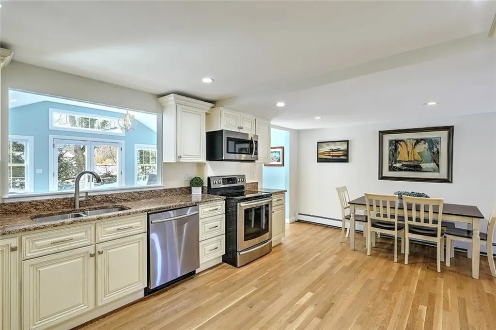 10 Manning Drive Barrington RI 02806