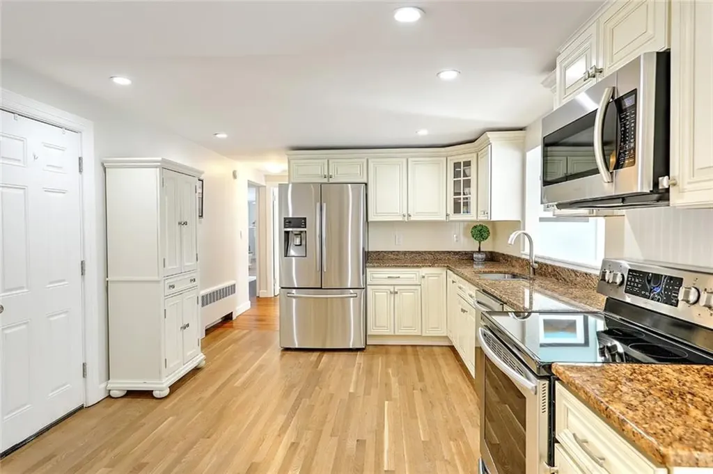 10 Manning Drive Barrington RI 02806