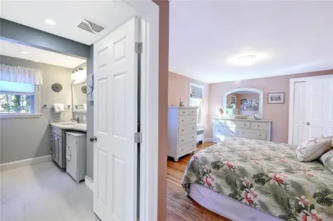 10 Manning Drive Barrington RI 02806