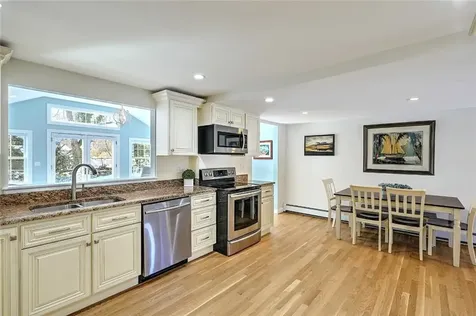 10 Manning Drive Barrington RI 02806