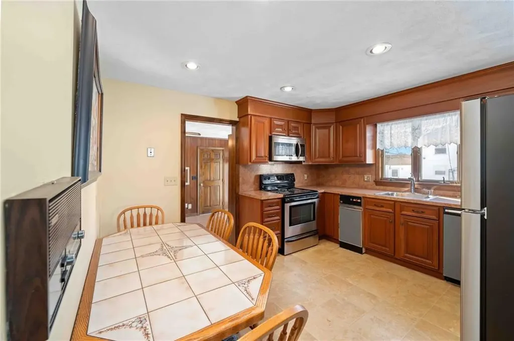 91 Old Spring Road Cranston RI 02920