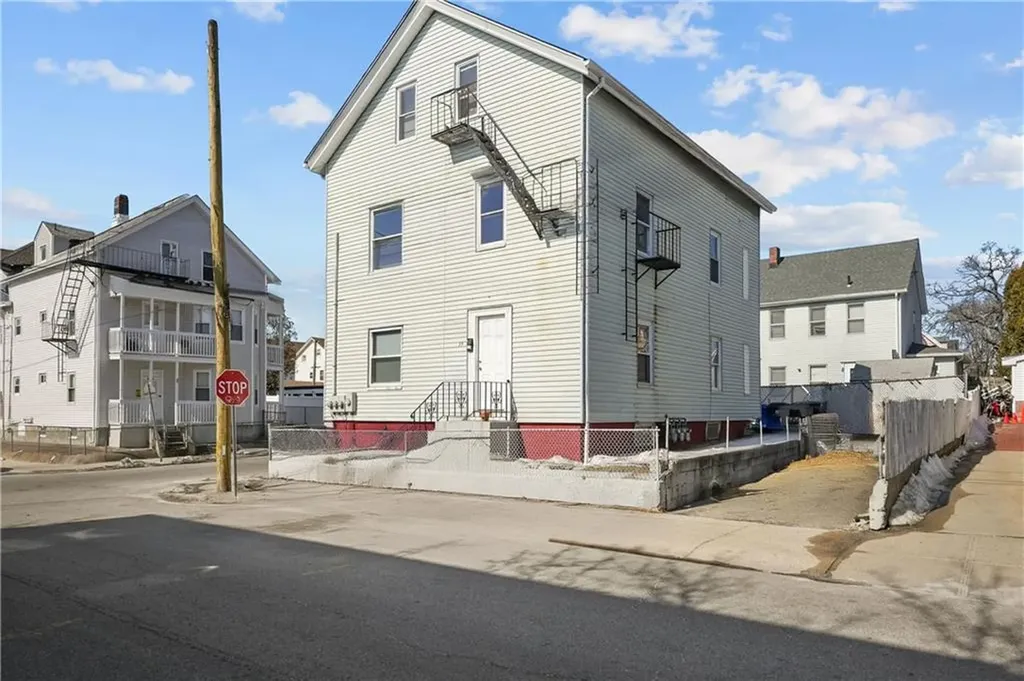 39 Darling Street Central Falls RI 02863