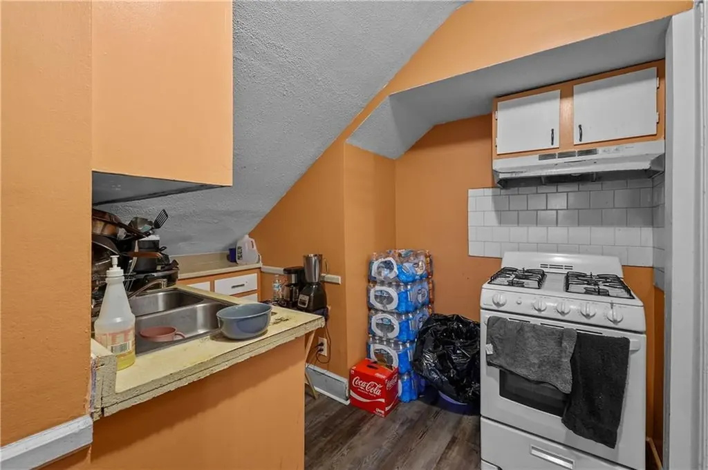 39 Darling Street Central Falls RI 02863
