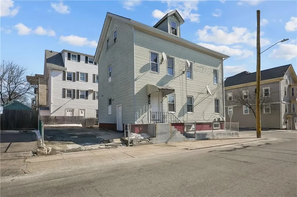39 Darling Street Central Falls RI 02863