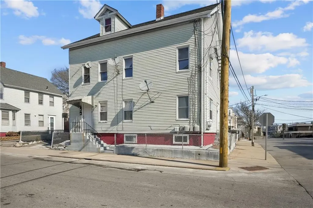 39 Darling Street Central Falls RI 02863