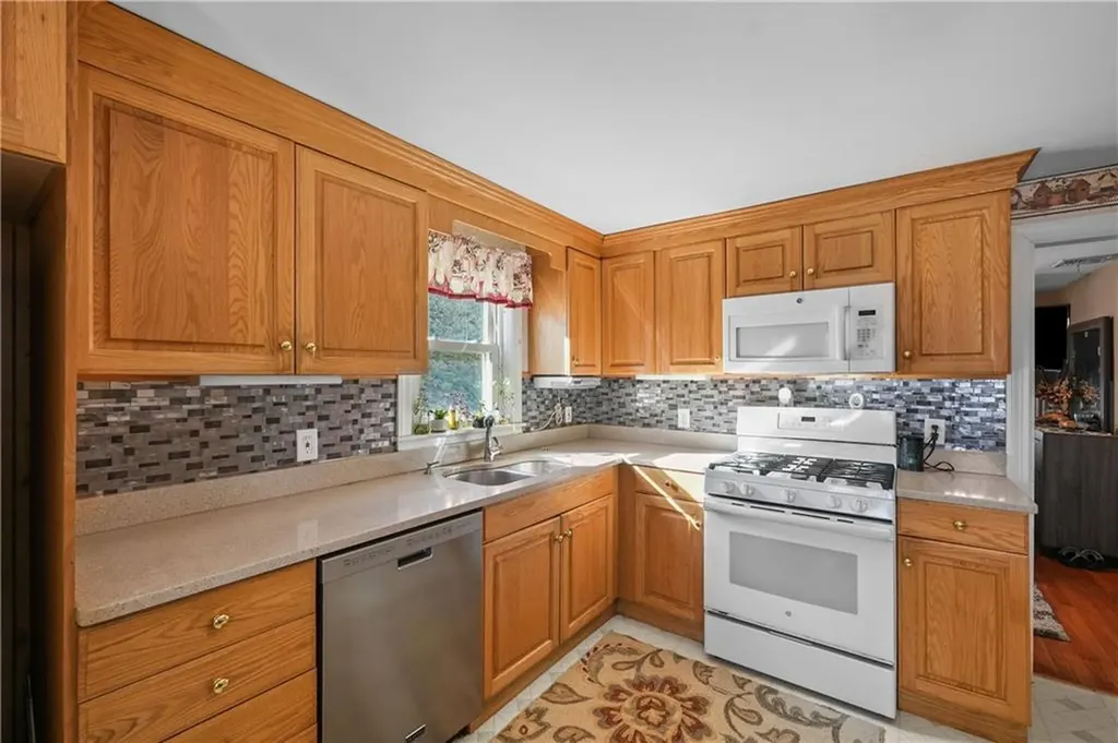 236 Bloomfield Street Pawtucket RI 02861
