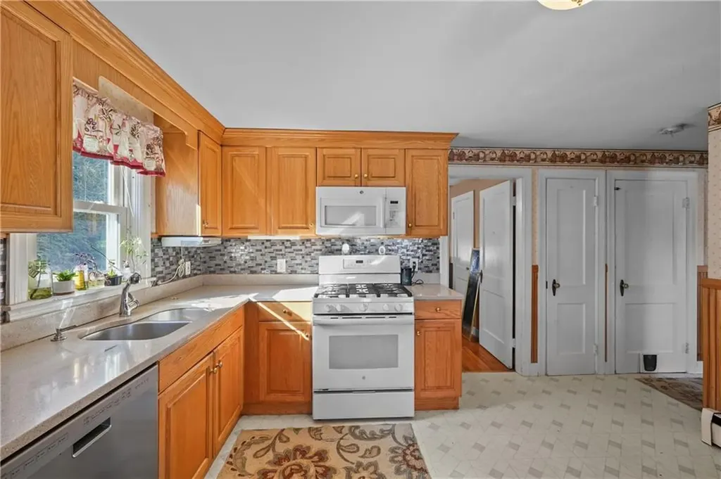 236 Bloomfield Street Pawtucket RI 02861