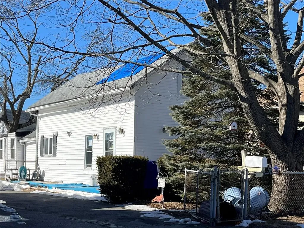 27 Taylor Avenue East Providence RI 02915