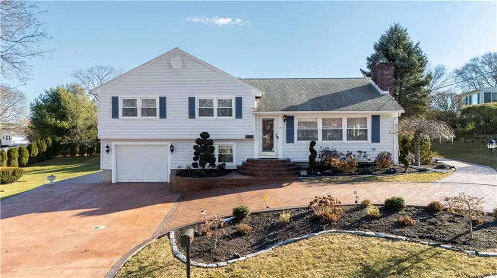 15 Whitewood Drive Cranston RI 02920