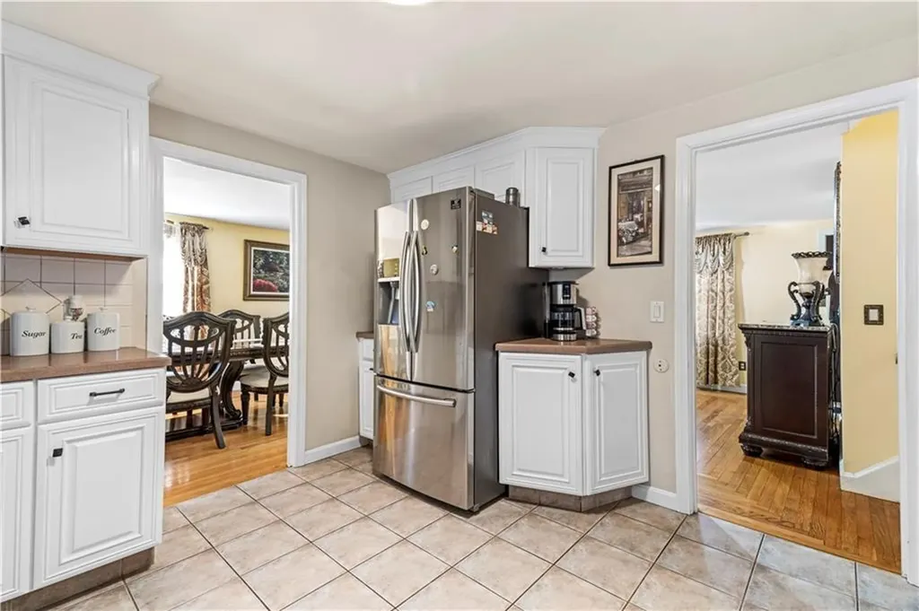 15 Whitewood Drive Cranston RI 02920