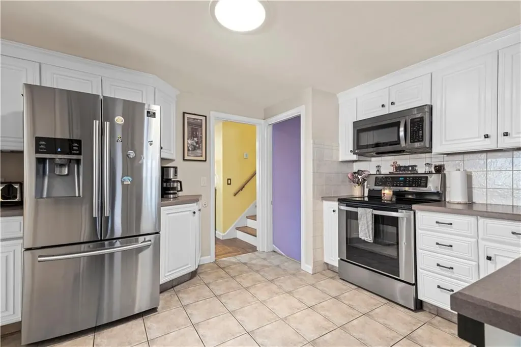 15 Whitewood Drive Cranston RI 02920