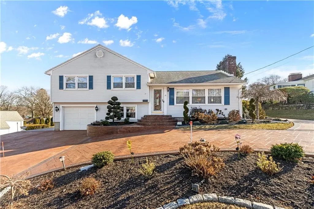 15 Whitewood Drive Cranston RI 02920