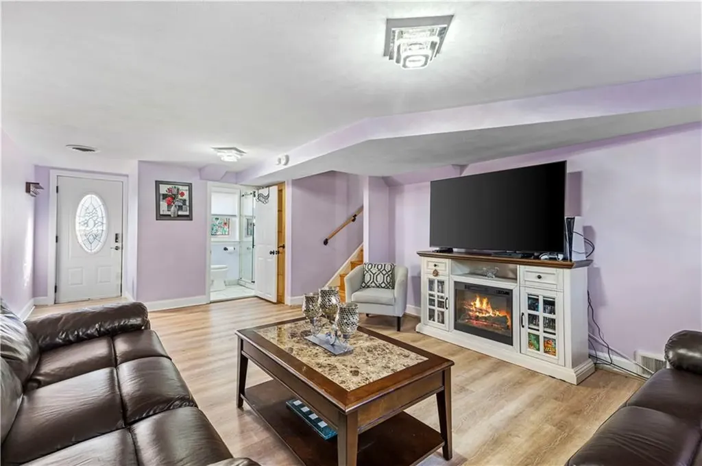 15 Whitewood Drive Cranston RI 02920