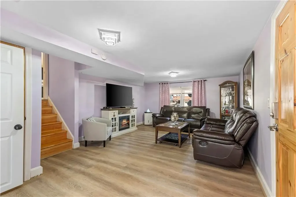 15 Whitewood Drive Cranston RI 02920