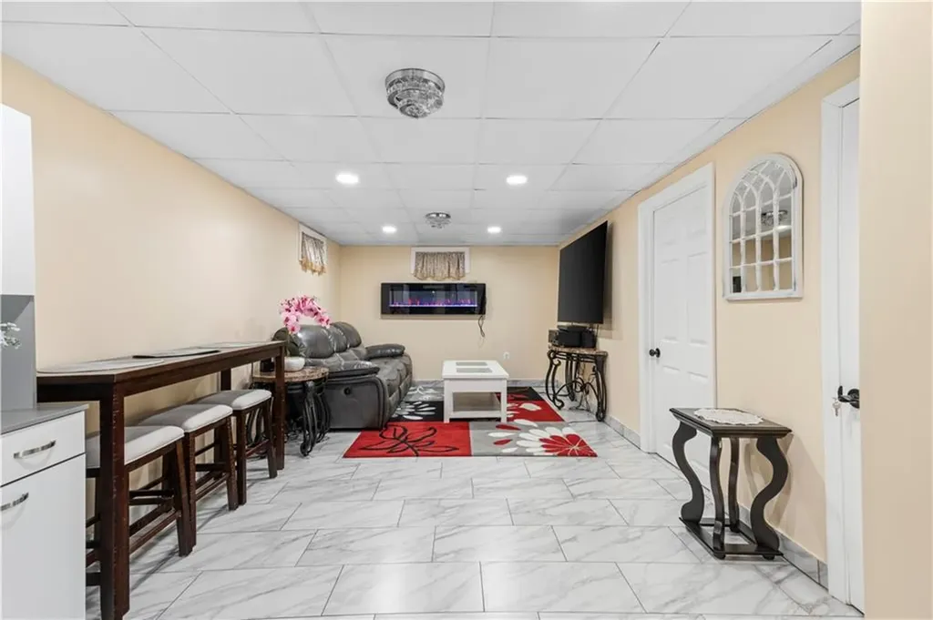 15 Whitewood Drive Cranston RI 02920