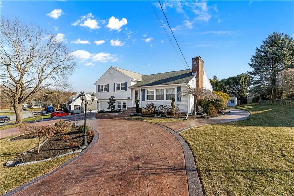 15 Whitewood Drive Cranston RI 02920