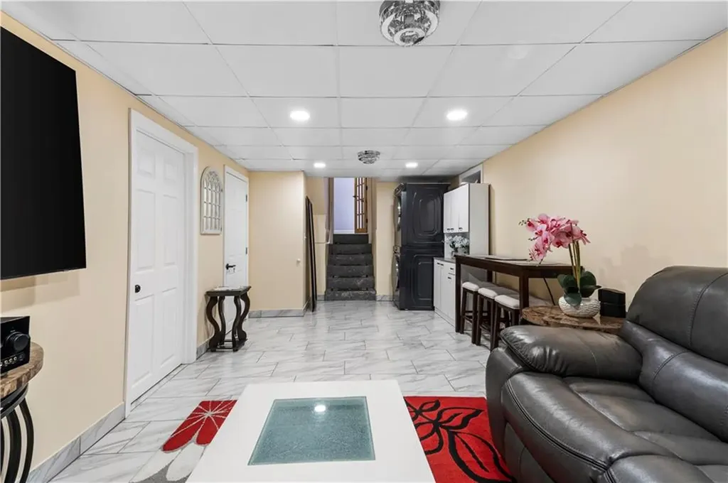 15 Whitewood Drive Cranston RI 02920