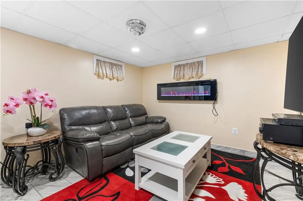 15 Whitewood Drive Cranston RI 02920