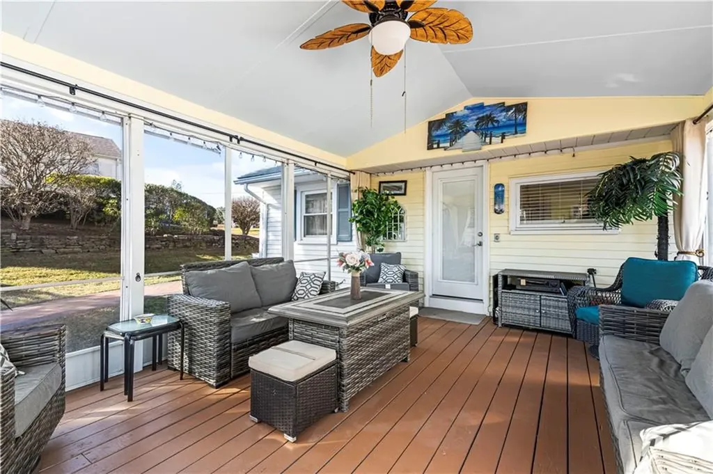 15 Whitewood Drive Cranston RI 02920