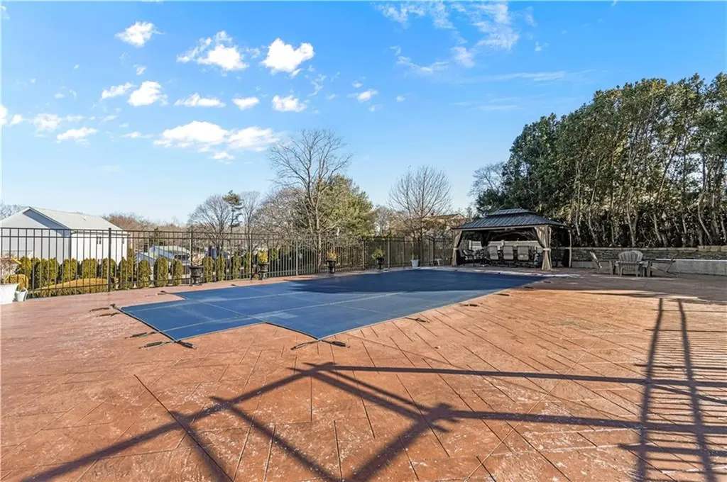 15 Whitewood Drive Cranston RI 02920