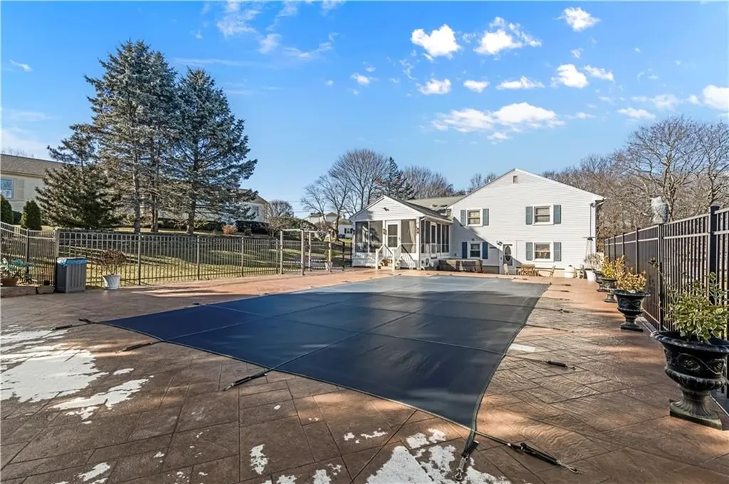 15 Whitewood Drive Cranston RI 02920