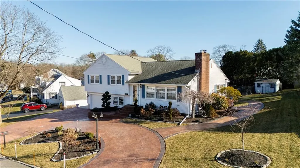 15 Whitewood Drive Cranston RI 02920