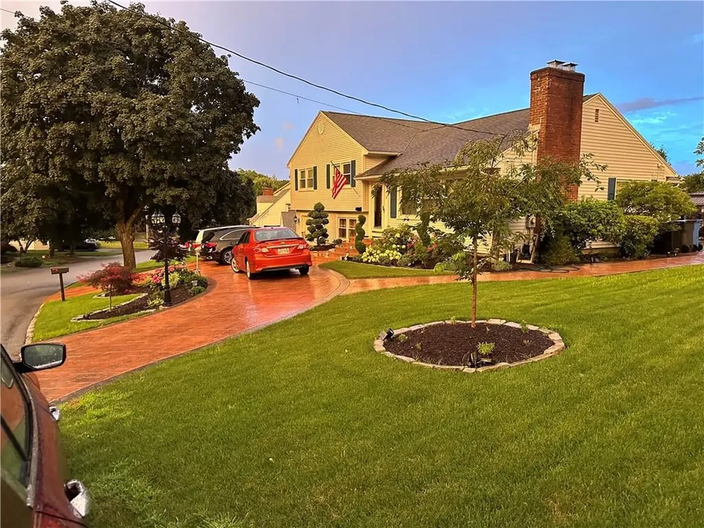 15 Whitewood Drive Cranston RI 02920
