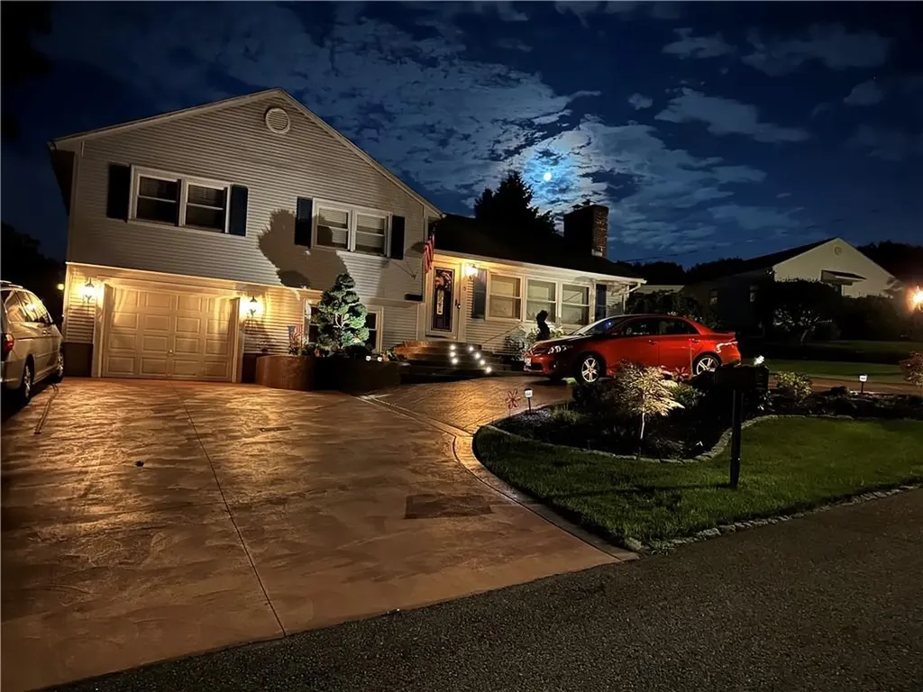 15 Whitewood Drive Cranston RI 02920
