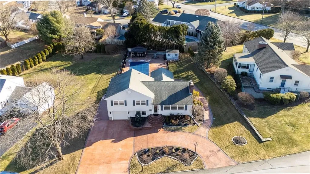 15 Whitewood Drive Cranston RI 02920