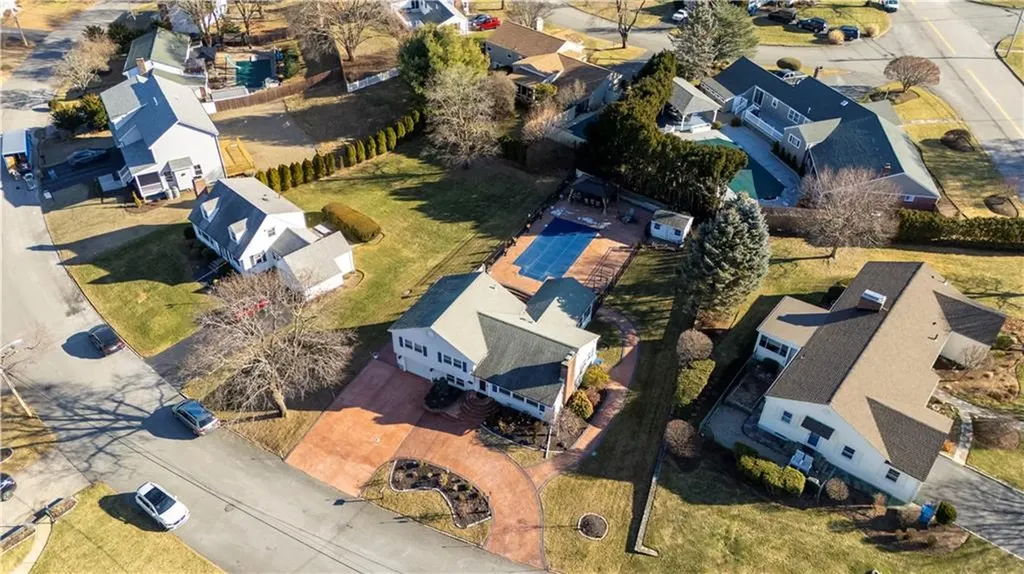 15 Whitewood Drive Cranston RI 02920