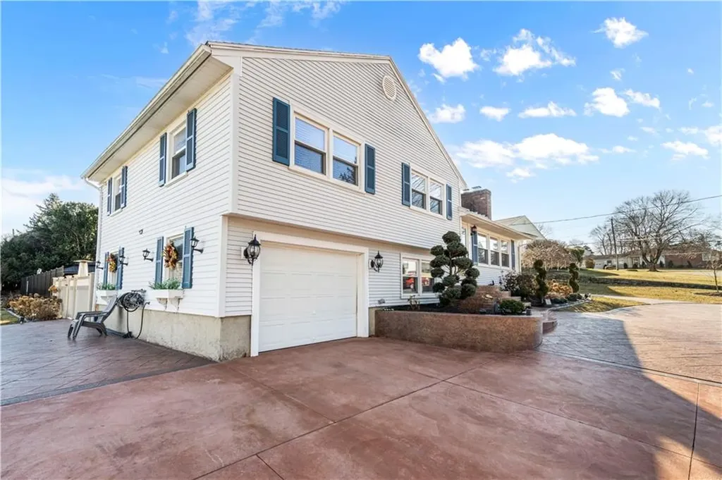 15 Whitewood Drive Cranston RI 02920