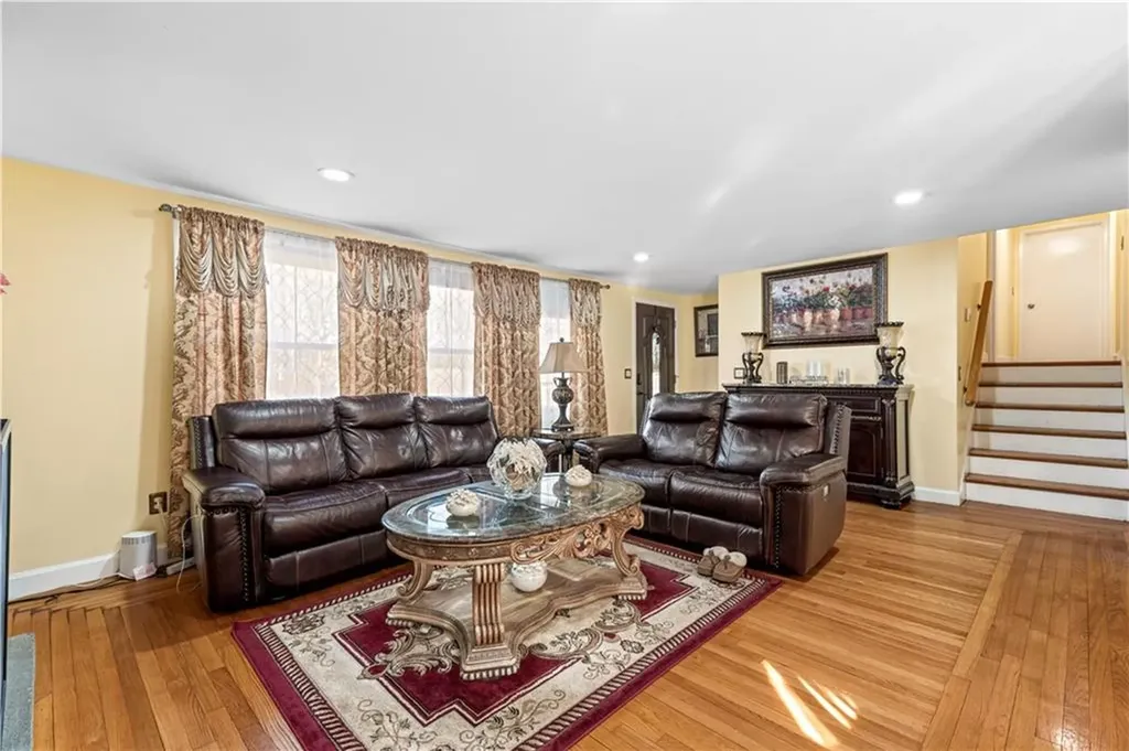 15 Whitewood Drive Cranston RI 02920
