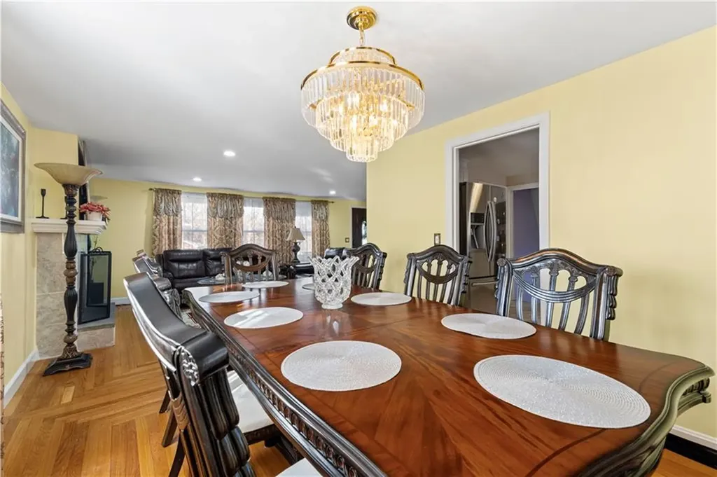 15 Whitewood Drive Cranston RI 02920