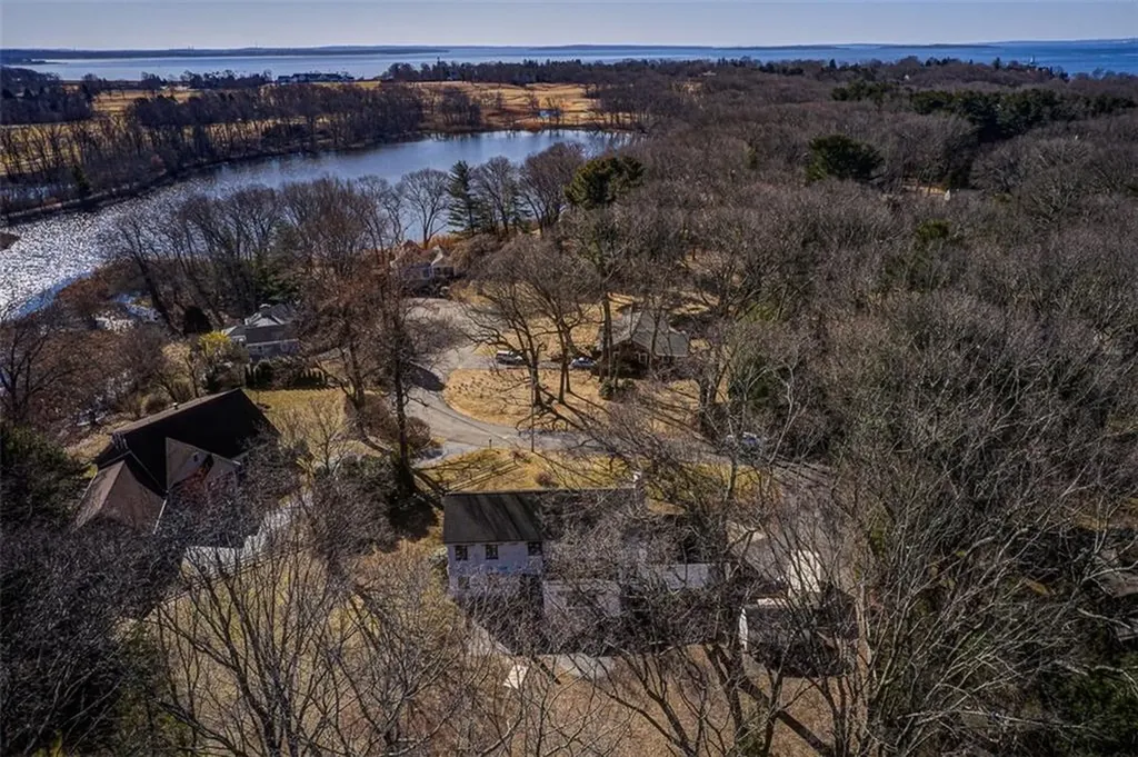 12 Echo Drive Barrington RI 02806