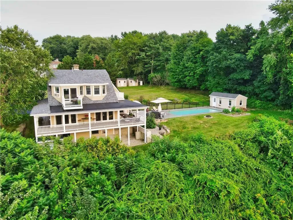 81 Hooper Street Tiverton RI 02878