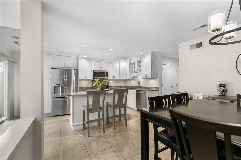 92 Nipmuc Trail North Providence RI 02904