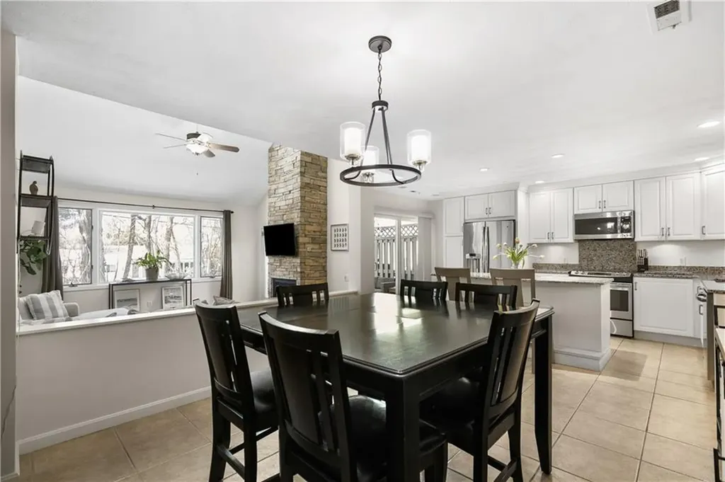 92 Nipmuc Trail North Providence RI 02904