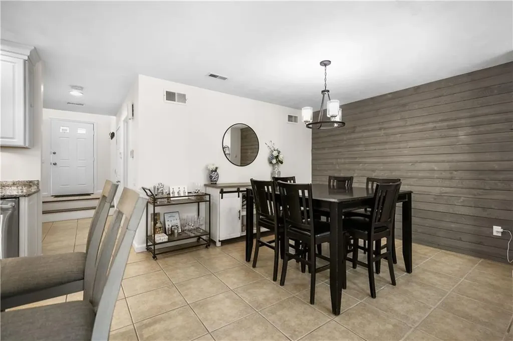 92 Nipmuc Trail North Providence RI 02904