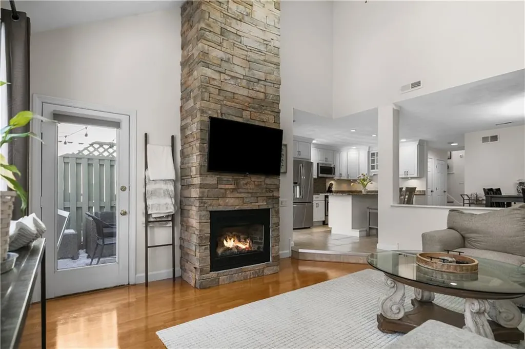 92 Nipmuc Trail North Providence RI 02904