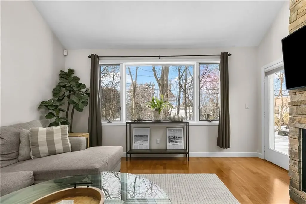 92 Nipmuc Trail North Providence RI 02904