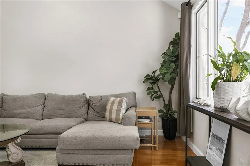 92 Nipmuc Trail North Providence RI 02904