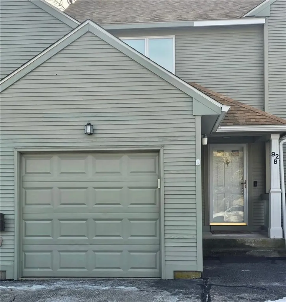 92 Nipmuc Trail North Providence RI 02904