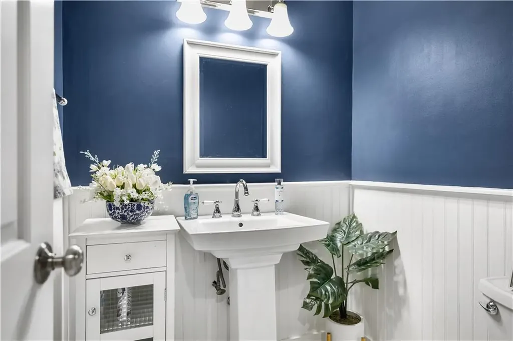 92 Nipmuc Trail North Providence RI 02904