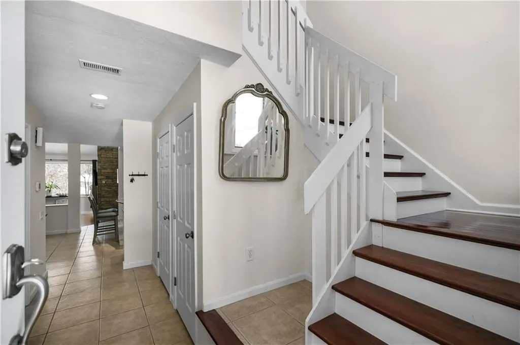 92 Nipmuc Trail North Providence RI 02904