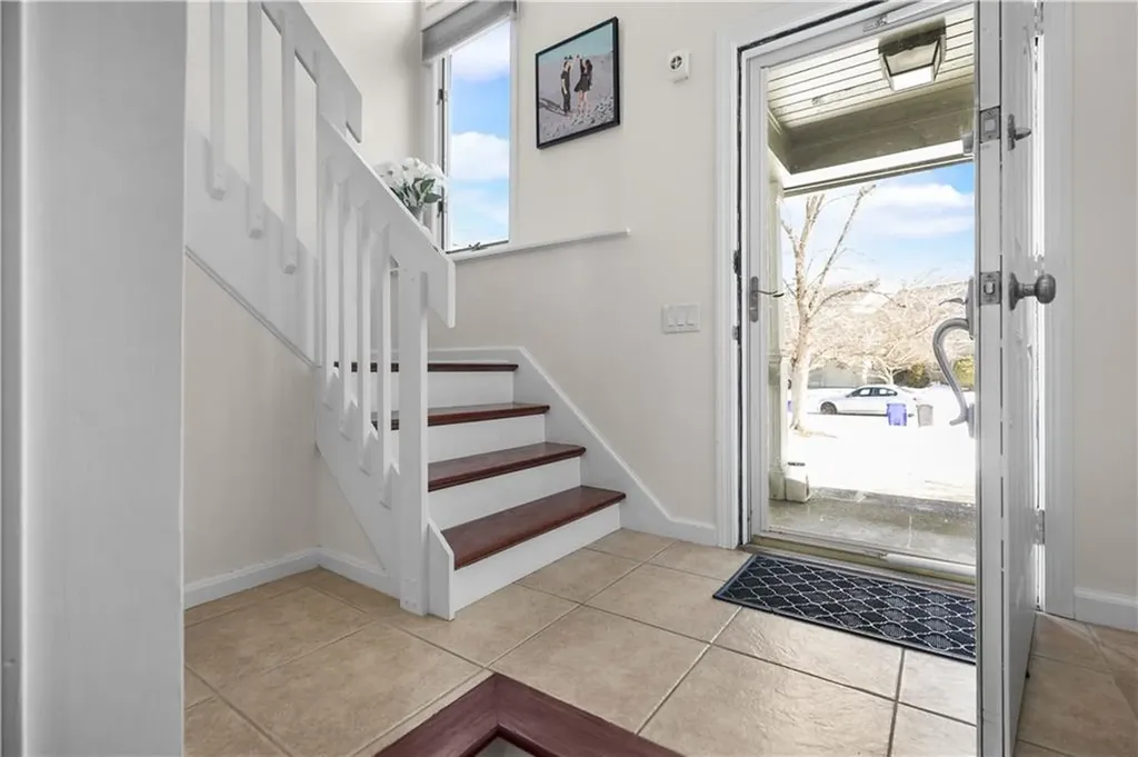 92 Nipmuc Trail North Providence RI 02904